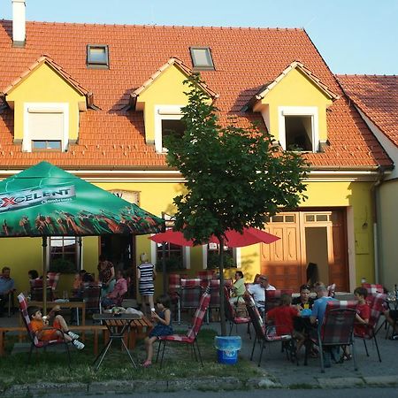 Alva Pension 2 Mikulov Εξωτερικό φωτογραφία