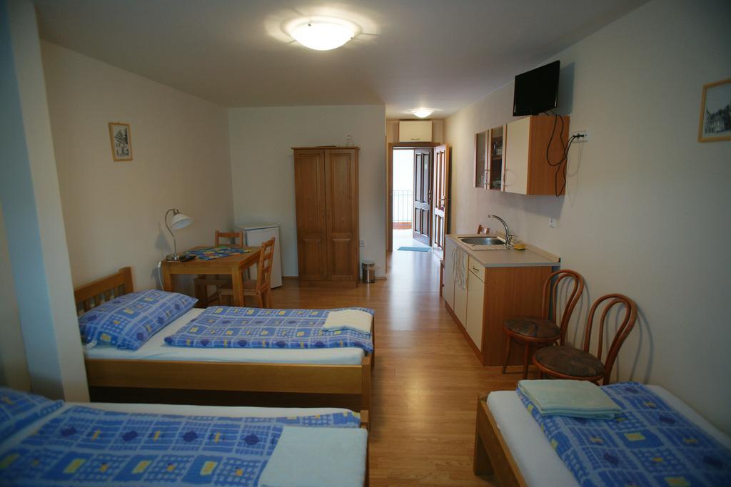 Alva Pension 2 Mikulov Δωμάτιο φωτογραφία